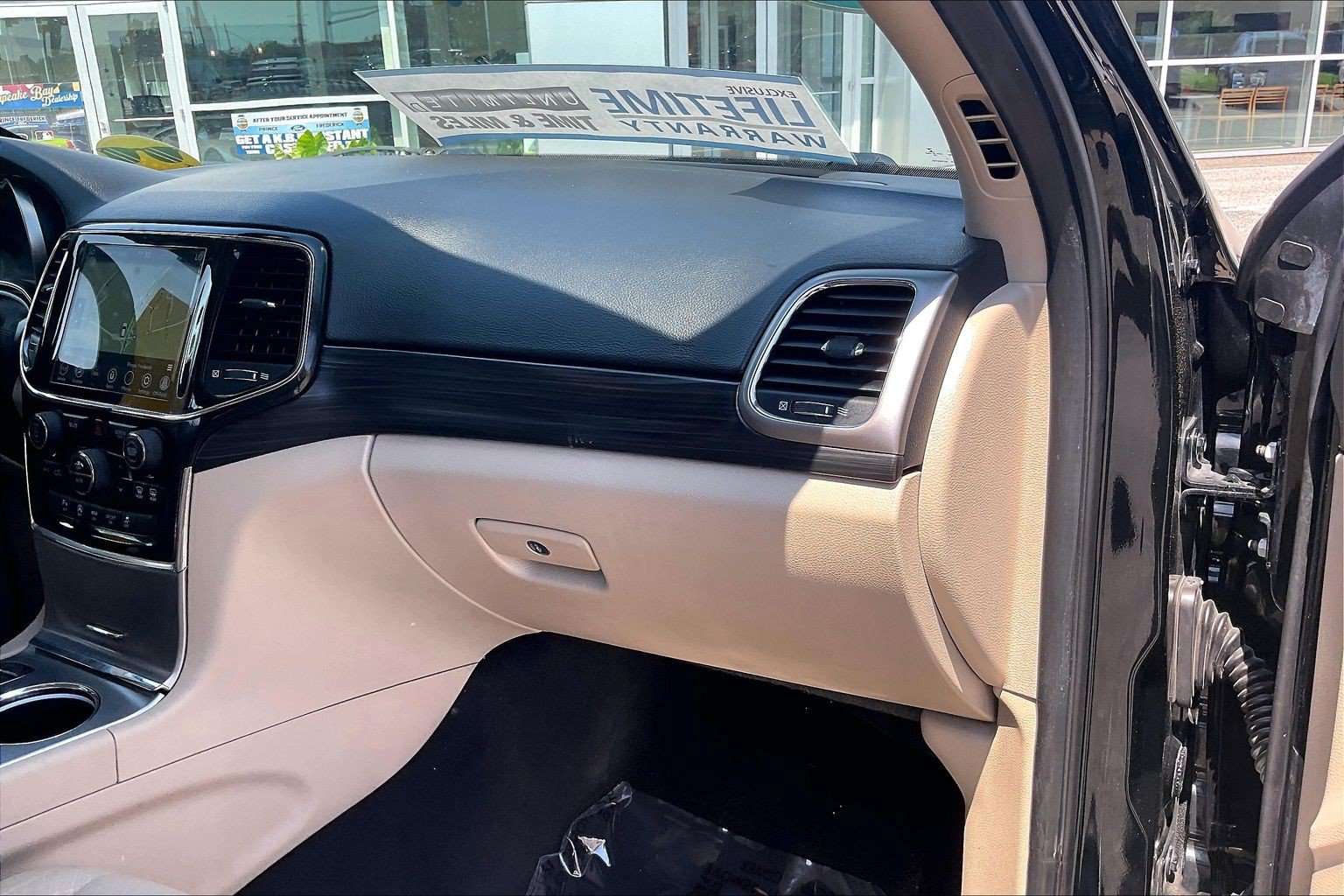 Used 2022 Jeep Grand Cherokee Laredo E AWD/4WD image 14