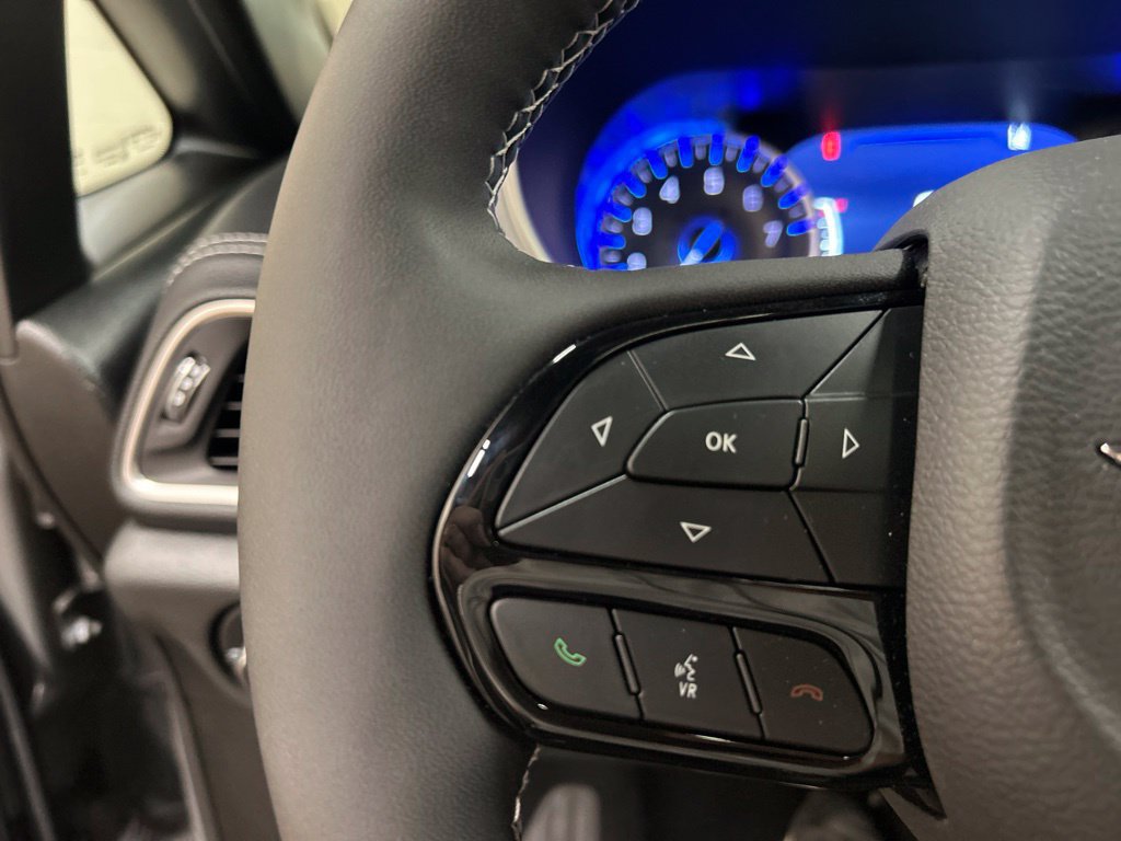 Used 2025 Chrysler Pacifica Limited FWD image 23