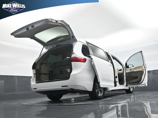 Used 2020 Toyota Sienna LE image 29