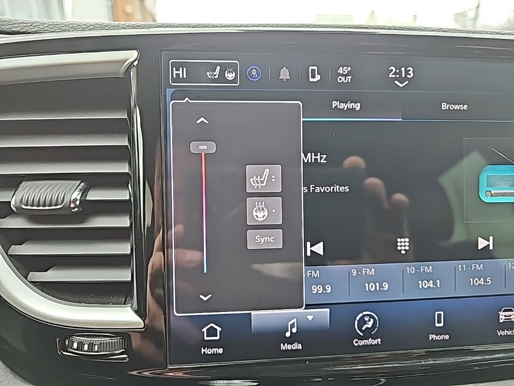 Certified 2024 Chrysler Pacifica Touring-L image 31