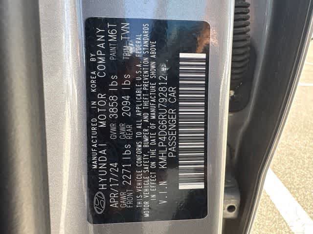 Used 2024 Hyundai Elantra Limited FWD image 25