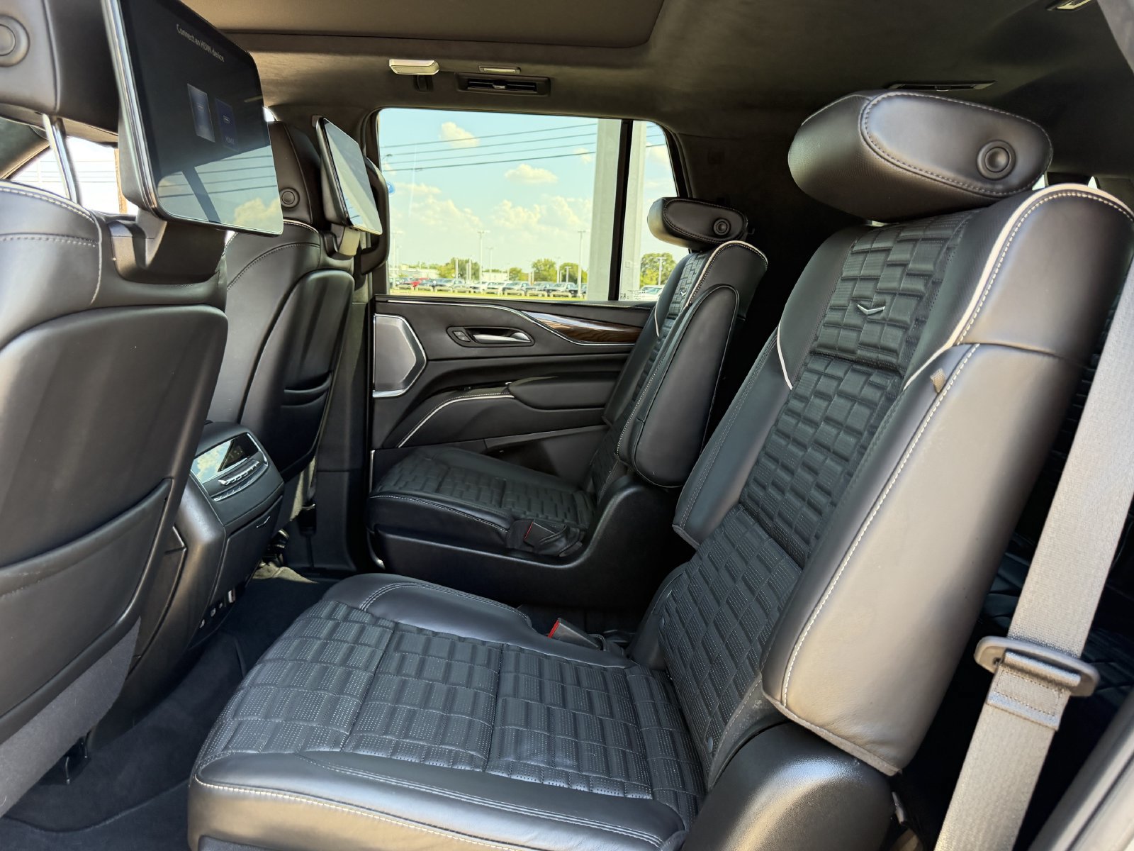 Used 2024 Cadillac Escalade Sport Platinum w/ LPO, ONYX Package AWD/4WD image 28