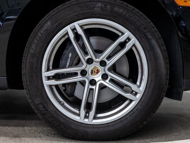 Certified 2025 Porsche Macan image 20
