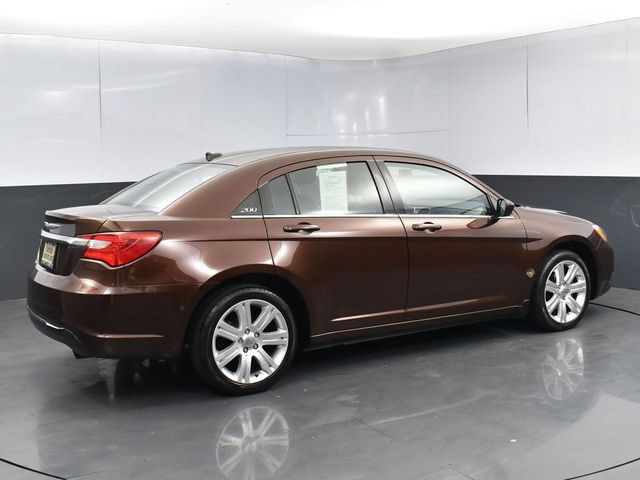 Used 2013 Chrysler 200 Touring FWD image 3
