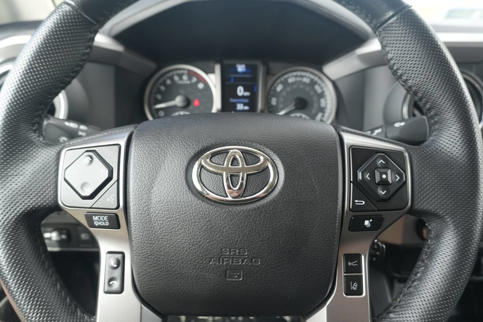 Used 2021 Toyota Tacoma SR5 AWD/4WD image 36