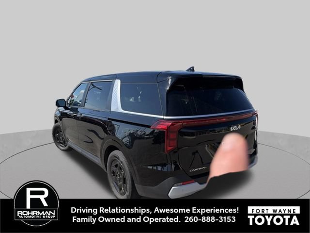 Used 2026 Kia Carnival FWD image 4