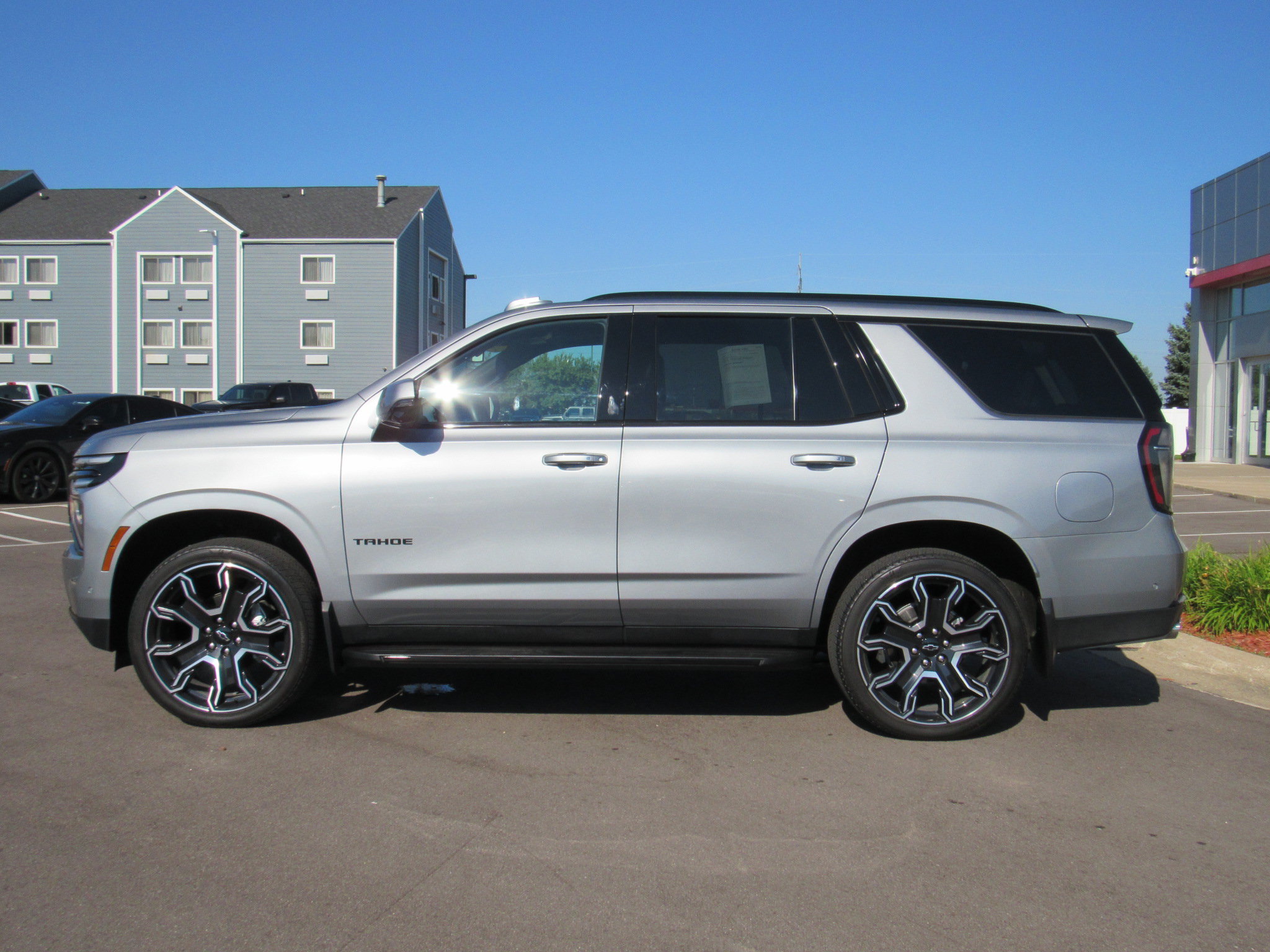 Used 2025 Chevrolet Tahoe RST w/ RST Capability Package AWD/4WD image 9