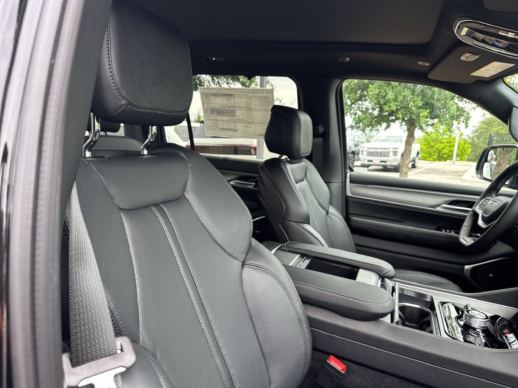 New 2026 Jeep Grand Wagoneer Limited AWD/4WD image 36