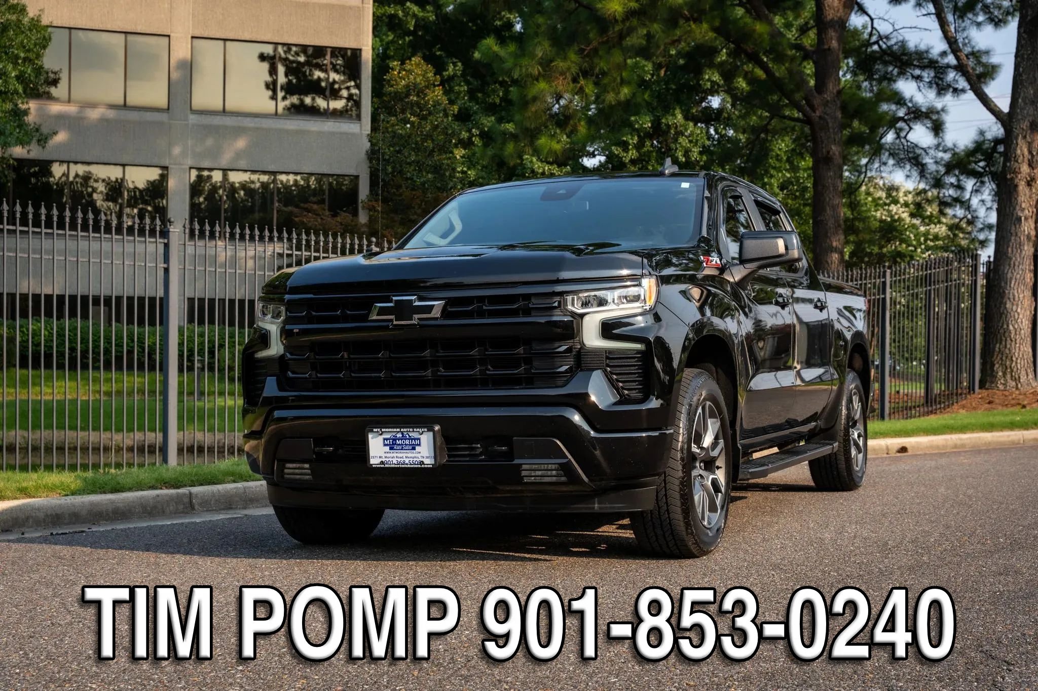 Used 2023 Chevrolet Silverado 1500 RST AWD/4WD image 2