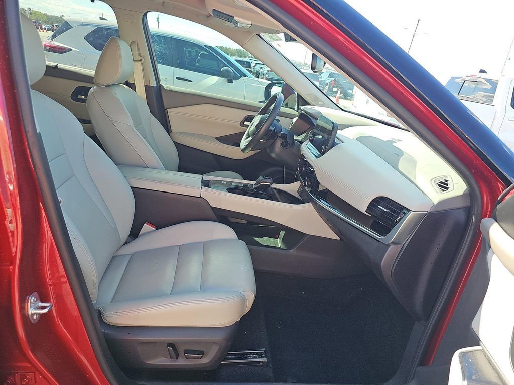 Used 2023 Nissan Rogue SL w/ SL Premium Package image 14