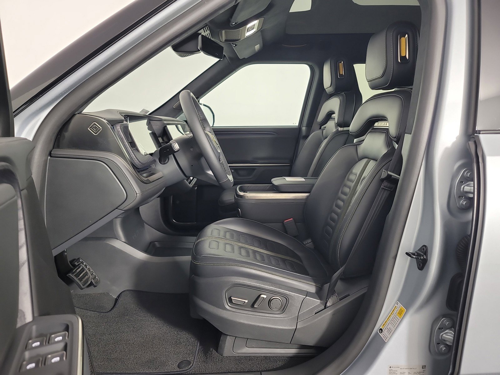 Used 2025 Rivian R1T Adventure image 20