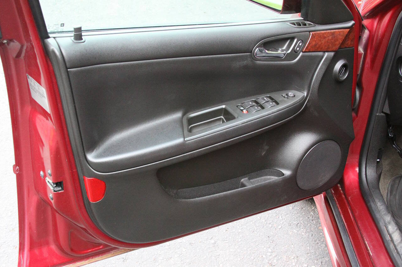 Used 2009 Chevrolet Impala LT FWD image 16