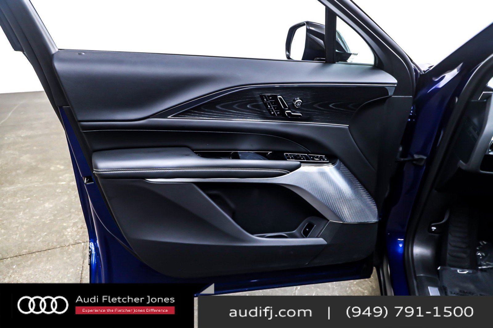 Used 2025 Cadillac Lyriq Sport image 21