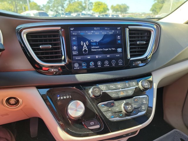 Used 2018 Chrysler Pacifica Touring-L Plus w/ Advanced Safetytec Group FWD image 23