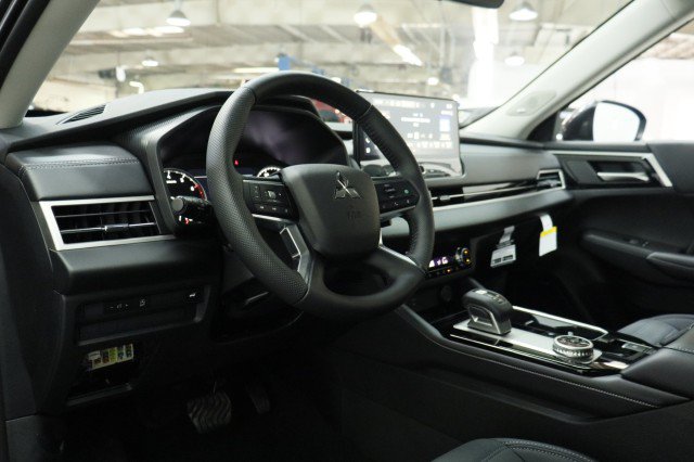 New 2026 Mitsubishi Outlander SE FWD image 5