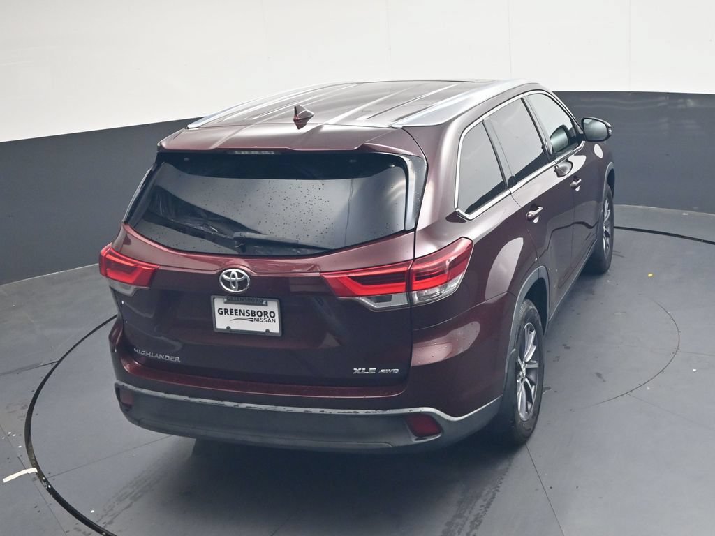 Used 2019 Toyota Highlander XLE AWD/4WD image 35