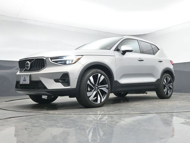 Used 2023 Volvo XC40 B5 Ultimate w/ Climate Package image 17