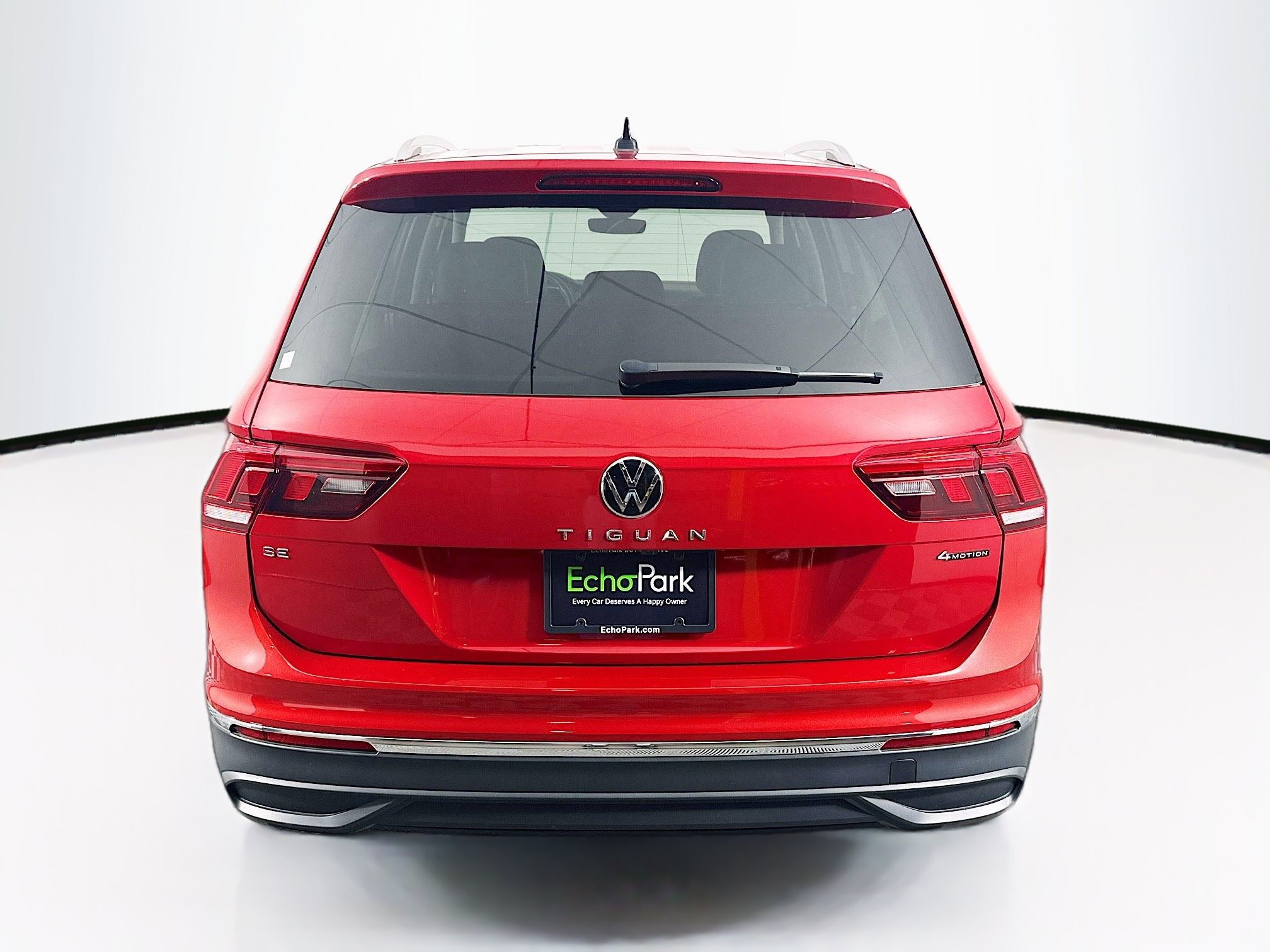 Used 2024 Volkswagen Tiguan SE w/ Panoramic Sunroof Package AWD/4WD image 7