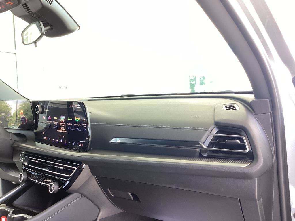 Used 2024 Chevrolet Traverse LT FWD image 17