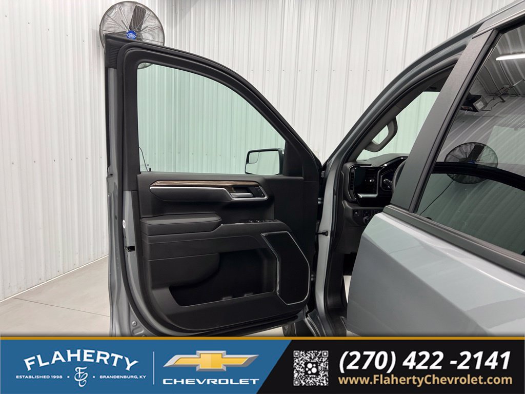 Used 2025 Chevrolet Silverado 1500 LT AWD/4WD image 8