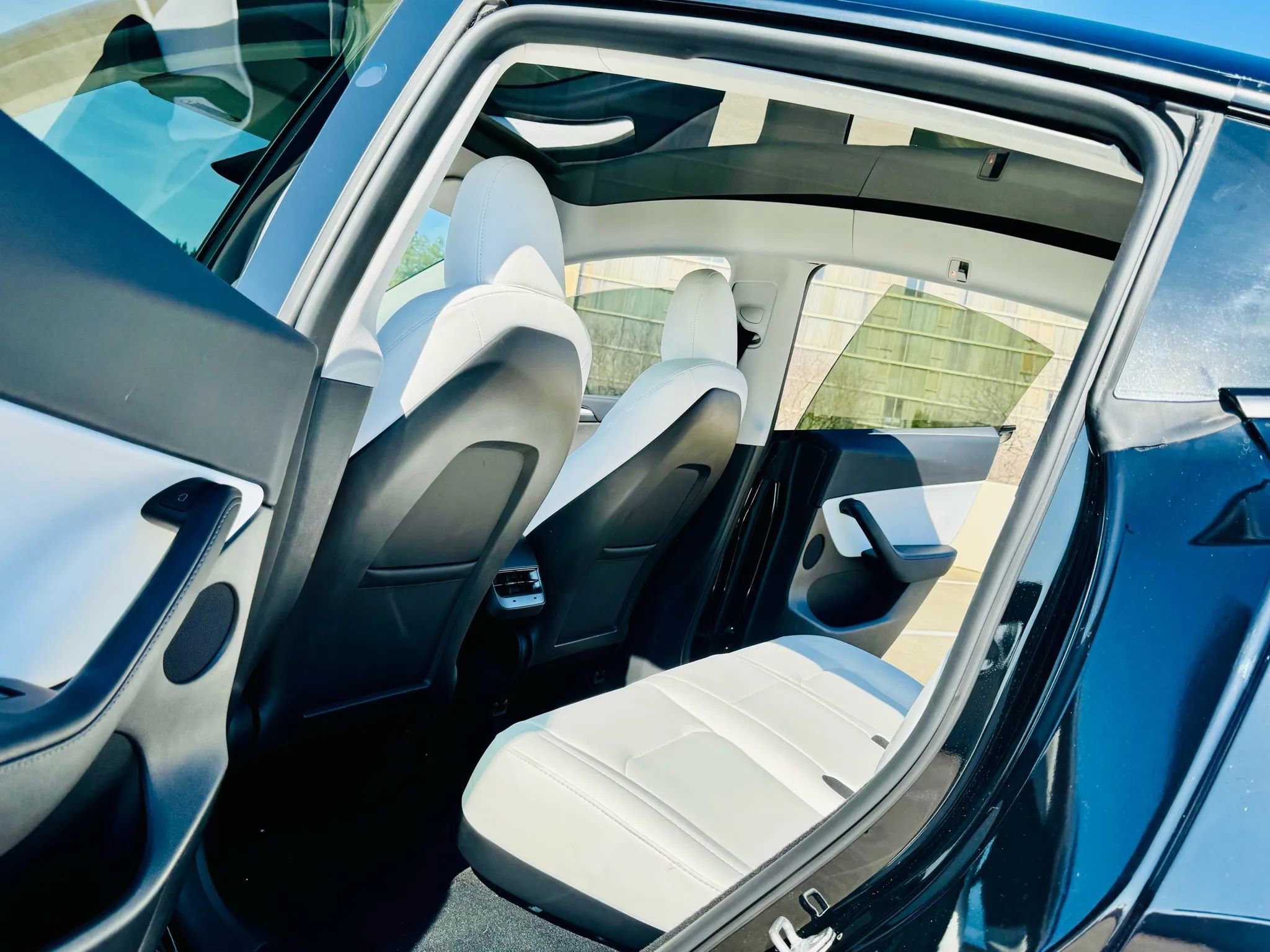 Used 2023 Tesla Model Y Performance image 34