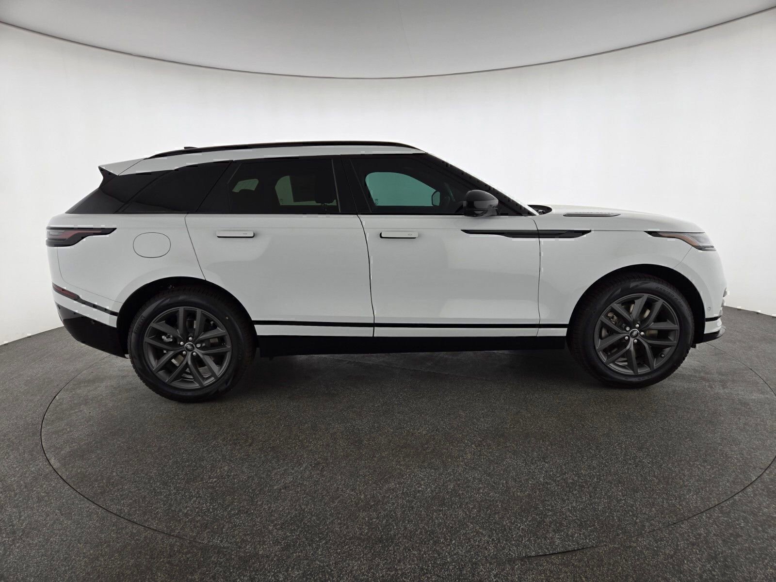 New 2026 Land Rover Range Rover Velar Dynamic SE image 28