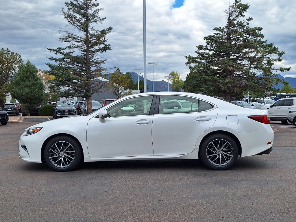 Used 2017 Lexus ES 350 w/ Luxury Package FWD image 6