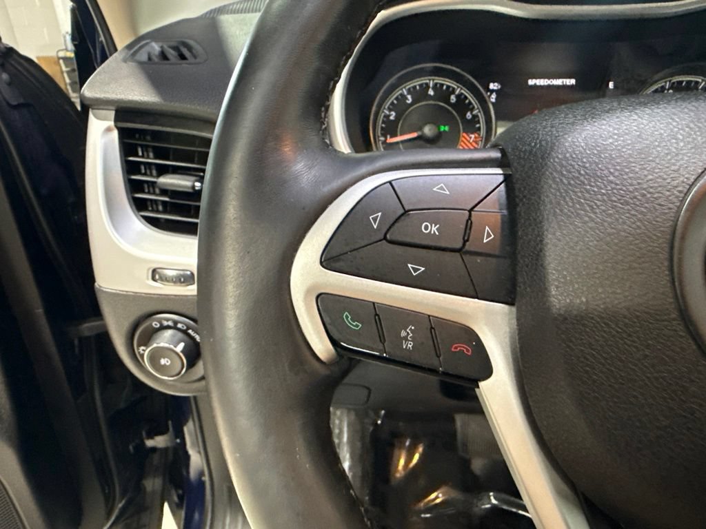 Used 2014 Jeep Cherokee Trailhawk w/ Technology Group AWD/4WD image 13