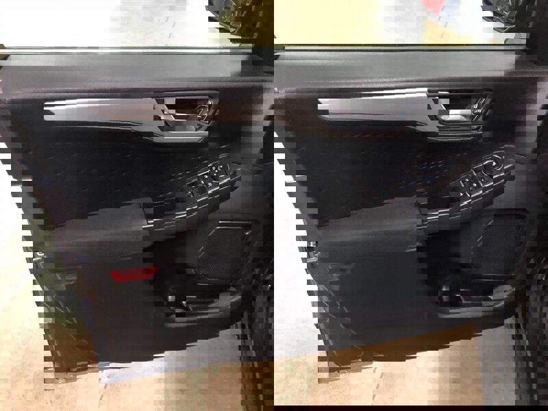 Used 2020 Ford Escape SE image 23