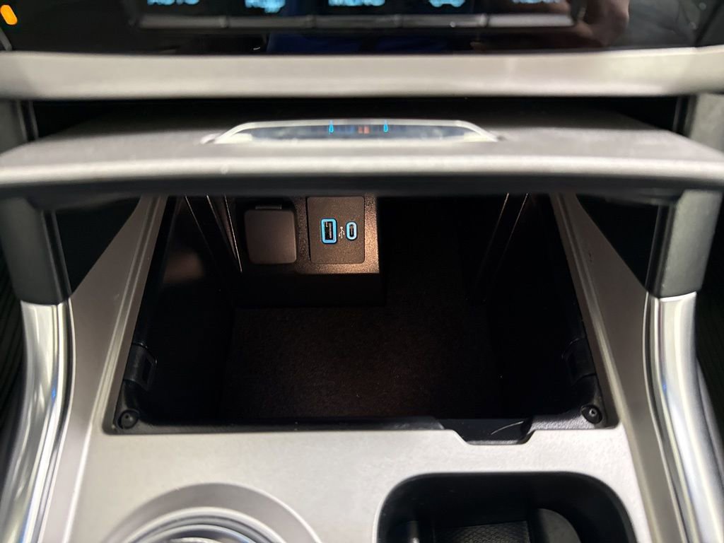 Used 2023 Ford Explorer XLT w/ Equipment Group 202A image 28