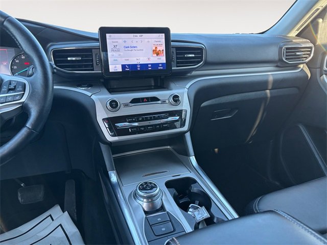 Used 2022 Ford Explorer XLT w/ Equipment Group 202A image 11