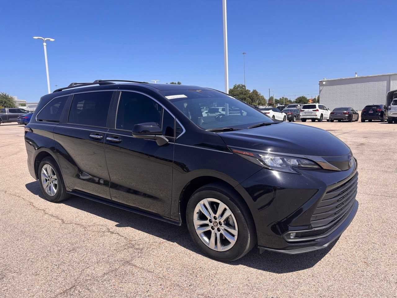 Used 2023 Toyota Sienna XLE Woodland Edition AWD/4WD image 3