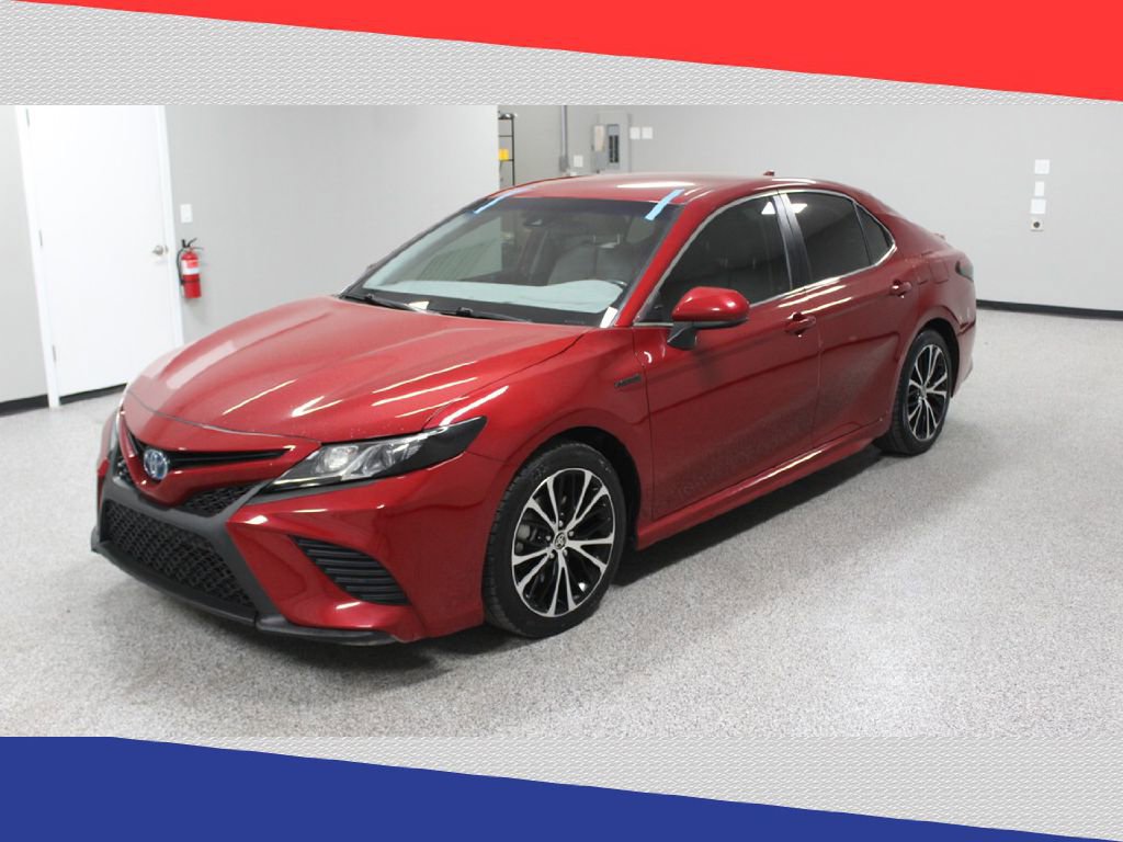 Used 2020 Toyota Camry SE w/ Carpet Mat Package image 7