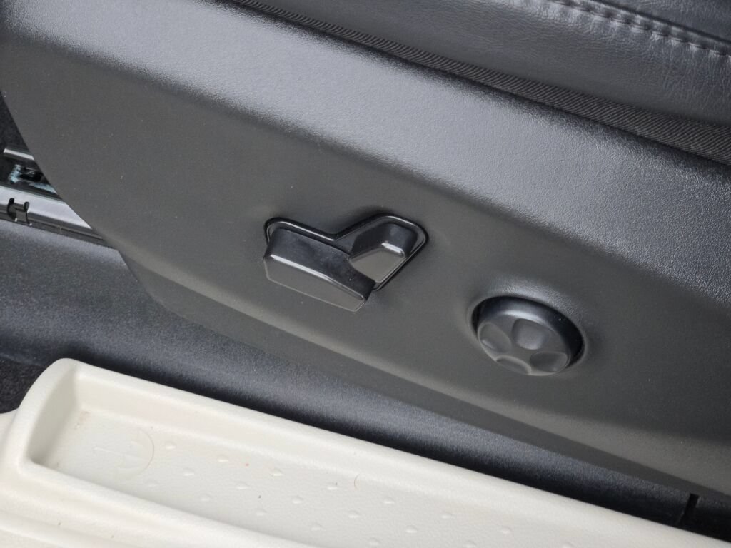 Certified 2024 Chrysler Pacifica Limited FWD image 29