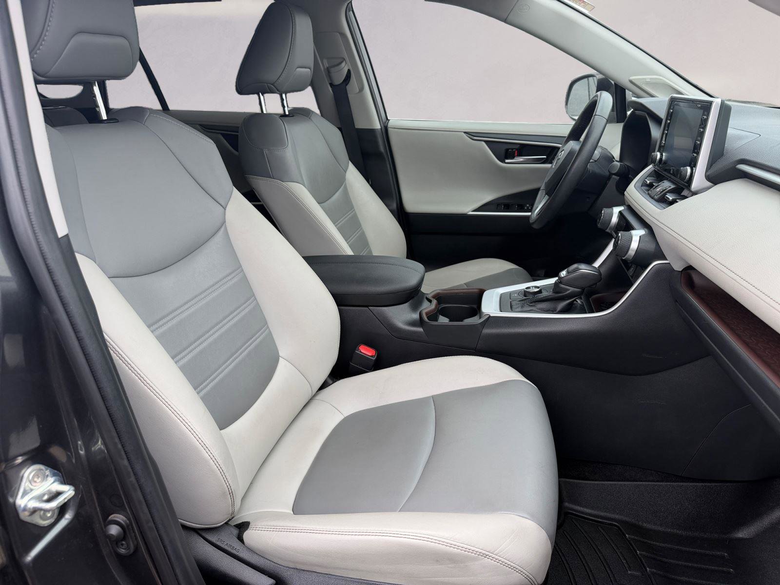 Used 2020 Toyota RAV4 Limited image 15