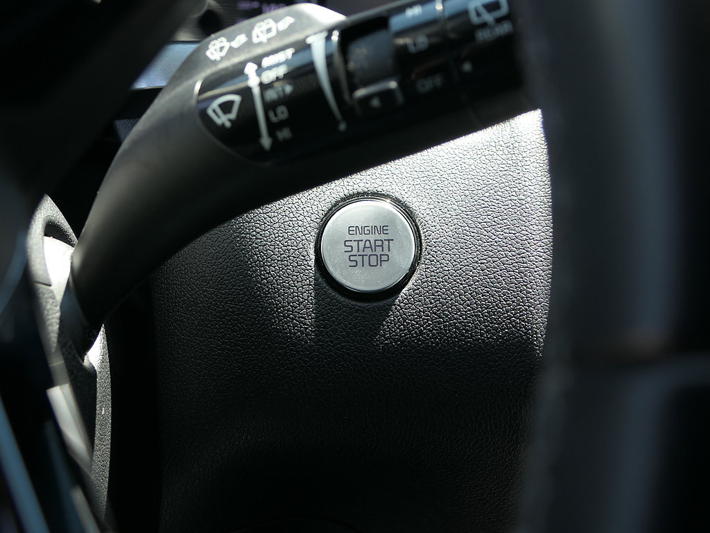 Used 2023 Kia Sorento S w/ Panoramic Sunroof Package FWD image 17