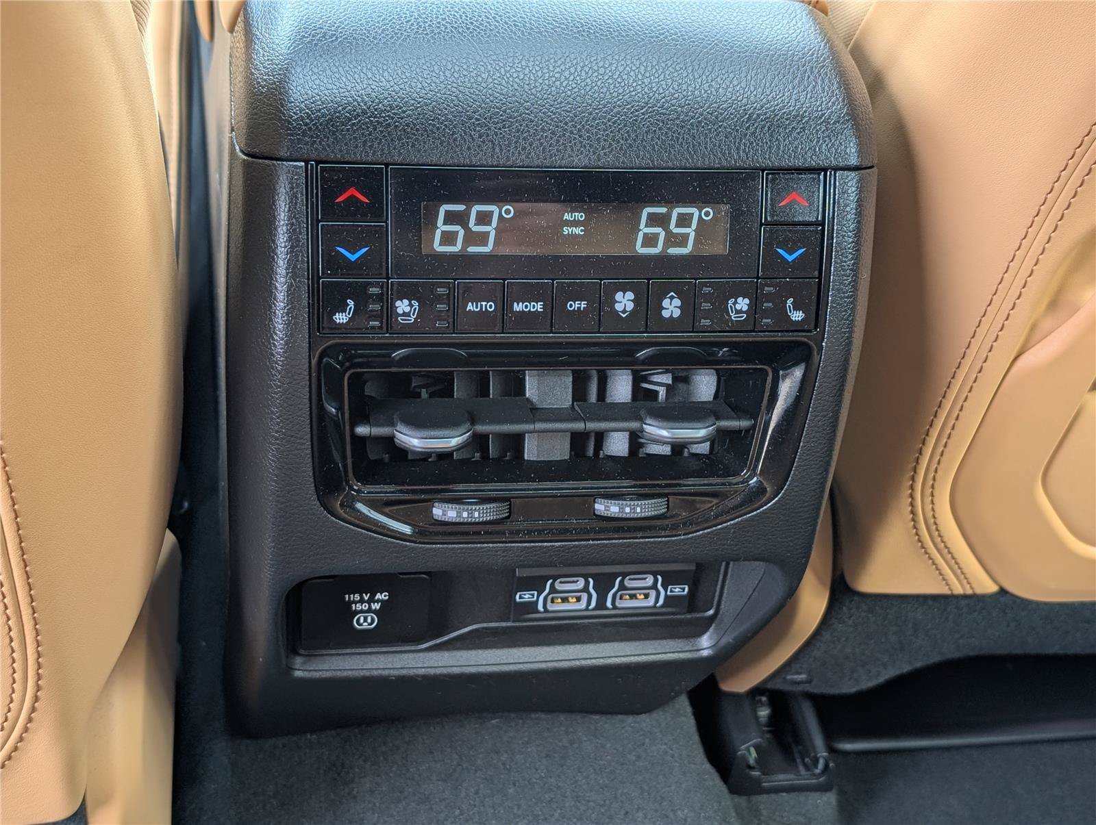 Used 2023 Jeep Grand Cherokee Summit AWD/4WD image 18