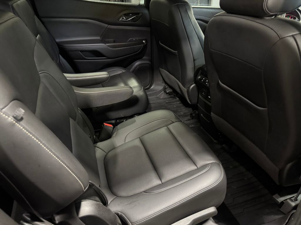 Used 2023 GMC Acadia SLT w/ Preferred Package image 19