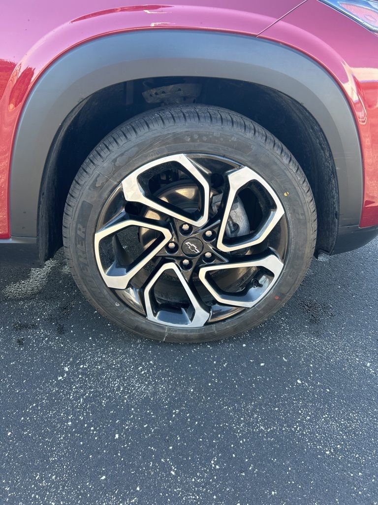 Used 2024 Chevrolet Trax RS w/ Sunroof Package image 16