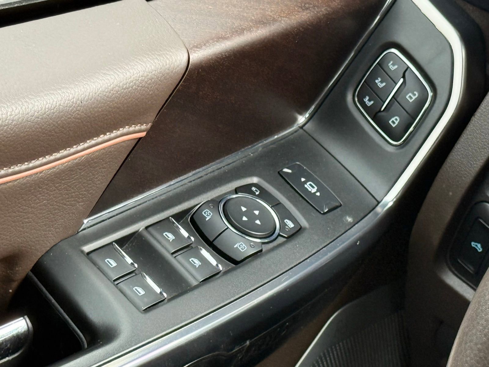 Used 2024 Ford F350 King Ranch w/ FX4 Off-Road Package AWD/4WD image 37