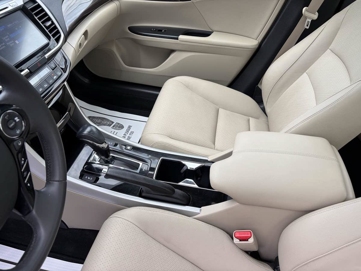 Used 2017 Honda Accord EX-L image 13