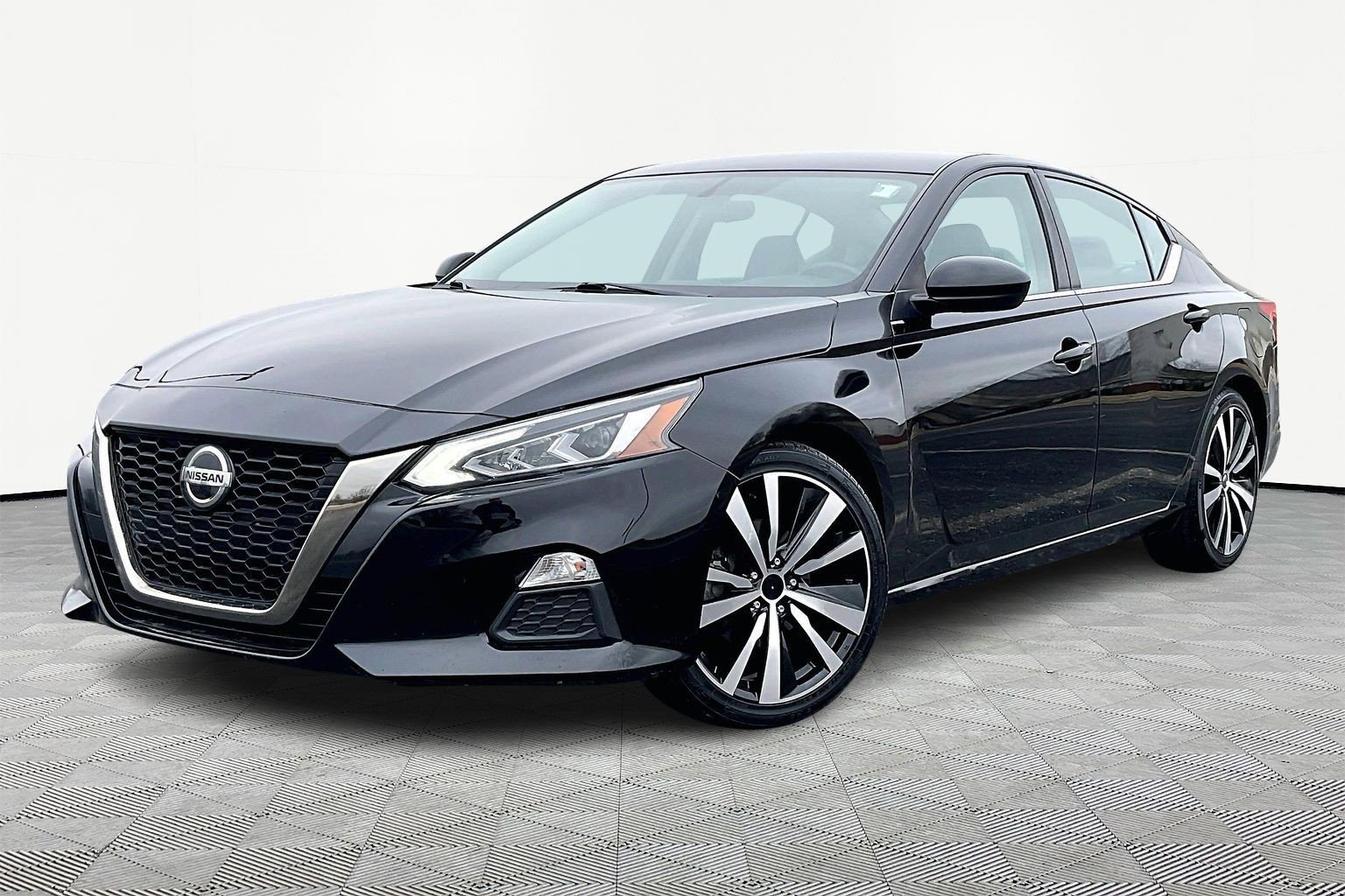 Used 2019 Nissan Altima 2.5 SR image 2