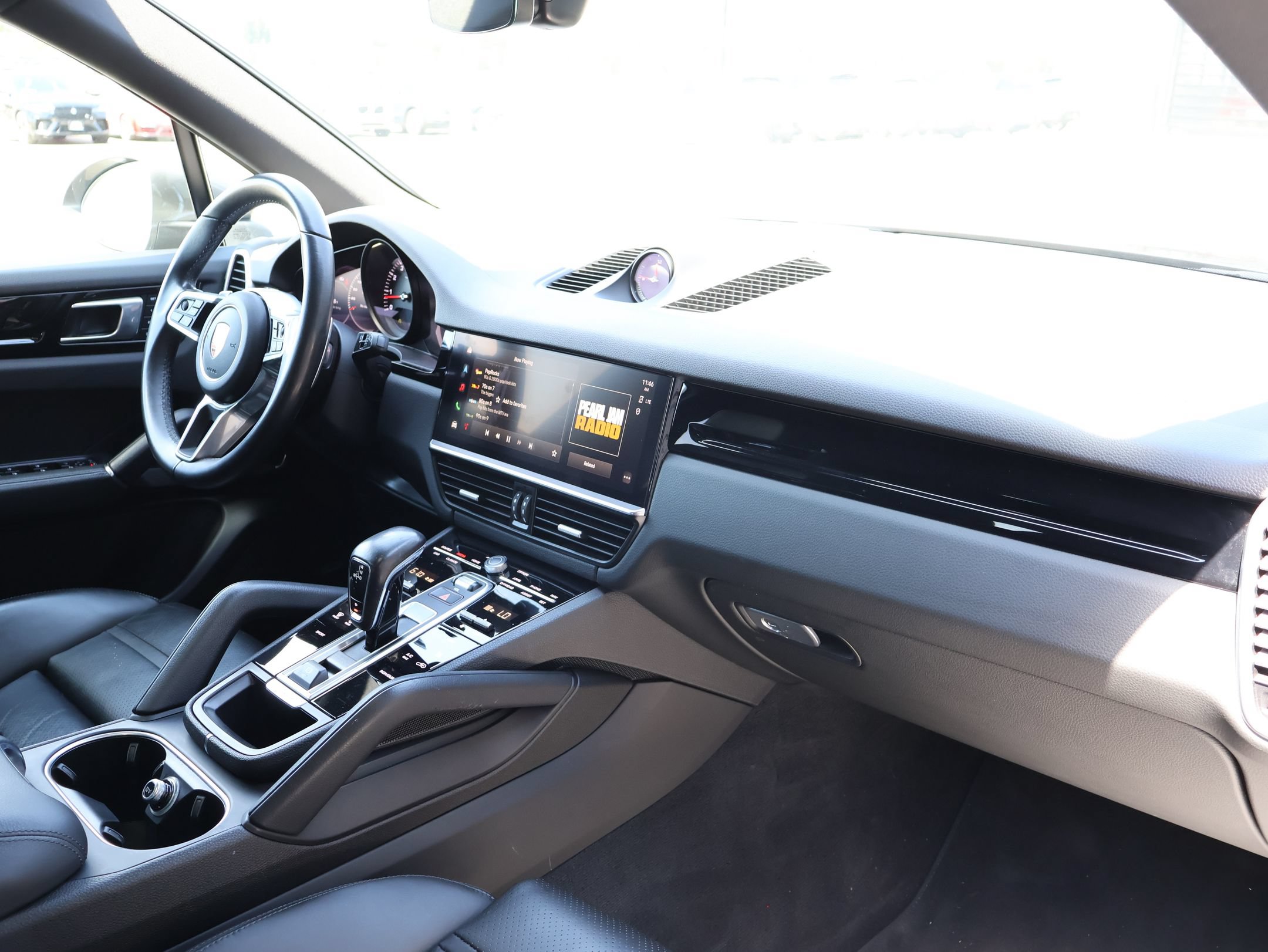 Used 2023 Porsche Cayenne AWD/4WD image 28