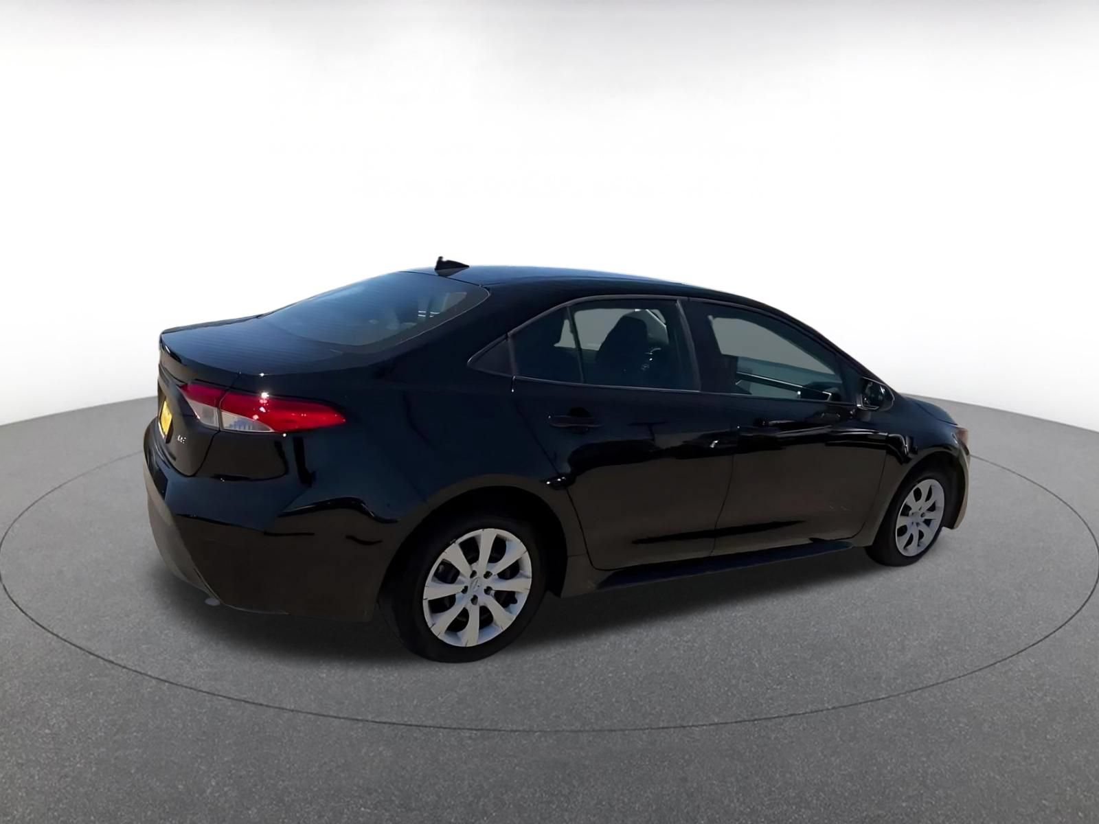 Used 2025 Toyota Corolla LE FWD image 12