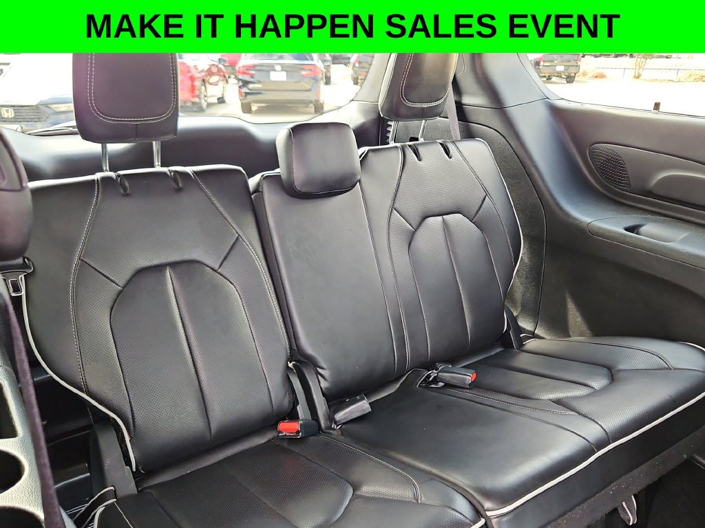 Used 2025 Chrysler Pacifica Limited FWD image 26