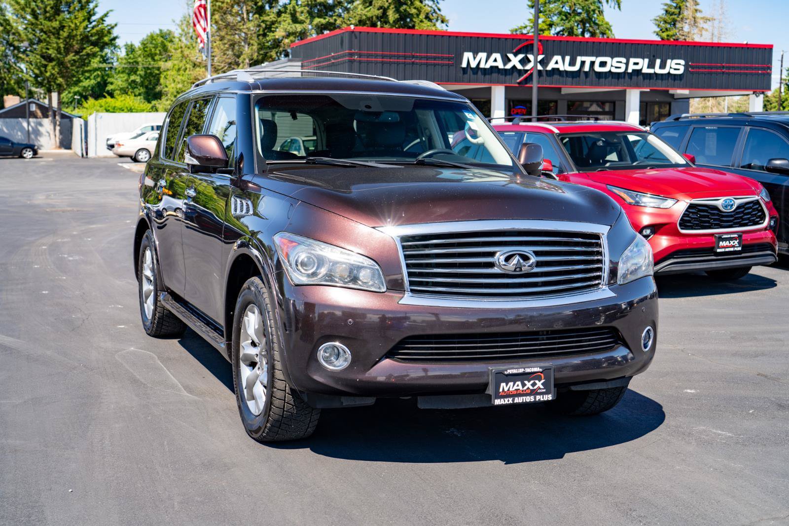 Used 2011 INFINITI QX56 4WD w/ Theater Pkg image 2
