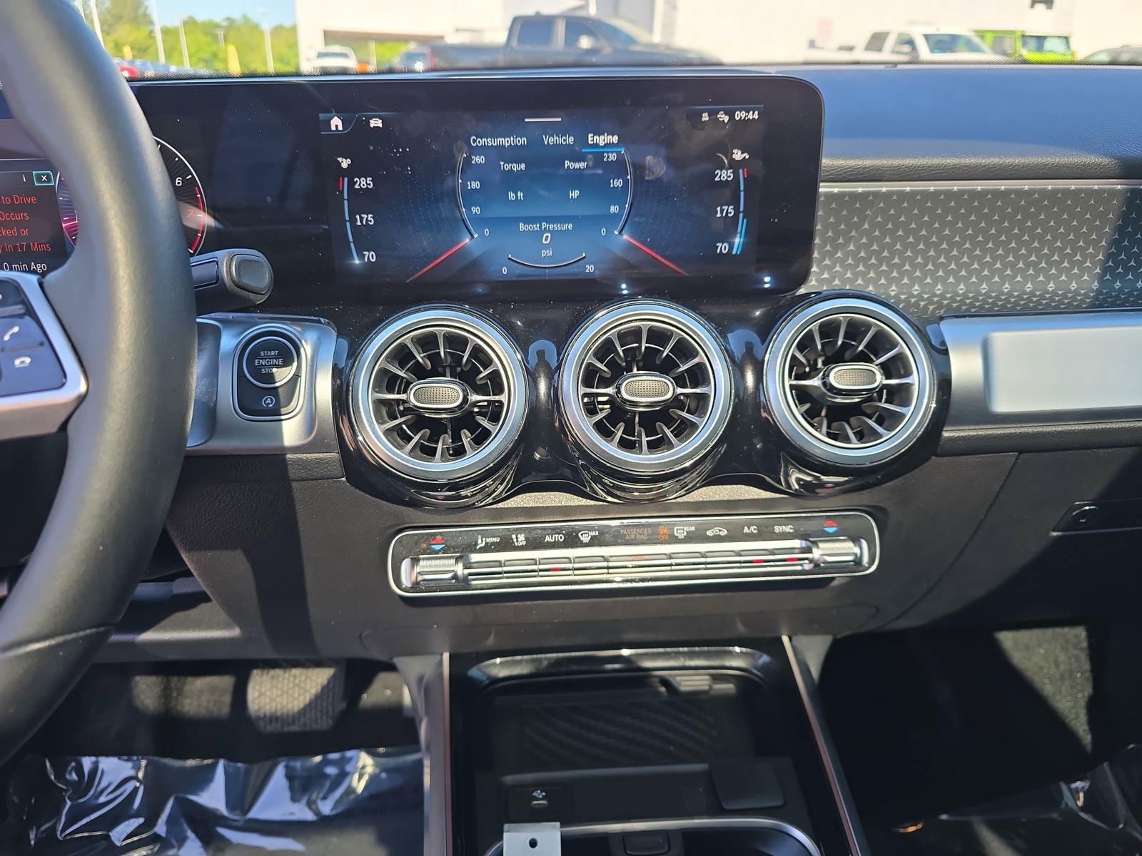 Used 2024 Mercedes-Benz GLB 250 4MATIC image 24