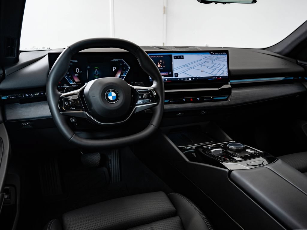 Certified 2025 BMW 530i xDrive w/ Premium Package AWD/4WD image 4