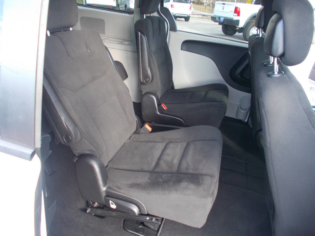 Used 2016 Dodge Grand Caravan SE w/ Quick Order Package 29E SE image 8
