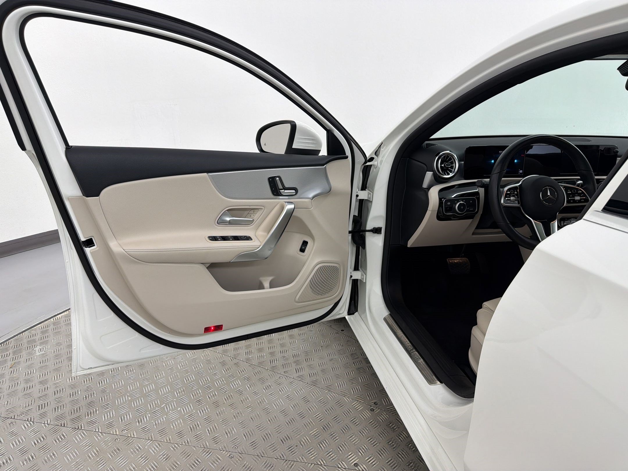 Used 2022 Mercedes-Benz A 220 image 13